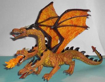 Dreiköpfiger, feuerspeiender Drache