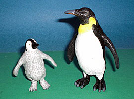 Kaiserpinguin mit Baby