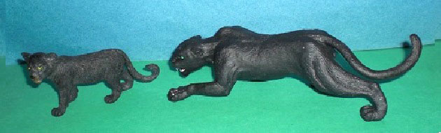 schwarze Pantherin und Baby