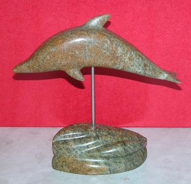 selbstgemachter Delfin aus Speckstein