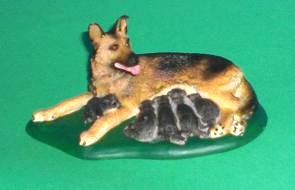 Schäferhund mit Welpen