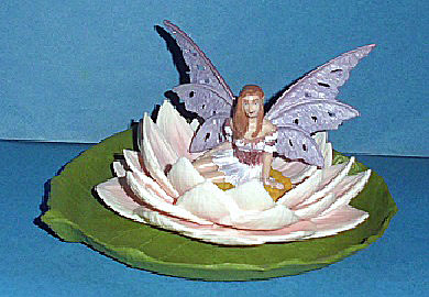 Elfe Yasira in Seerose