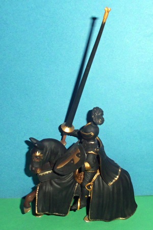 Schwarzer Turnierritter mit Lanze schwarz mit goldenem Kreuz