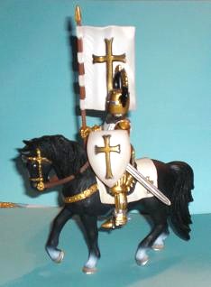 Ritter mit Flagge weiss mit goldenem Kreuz